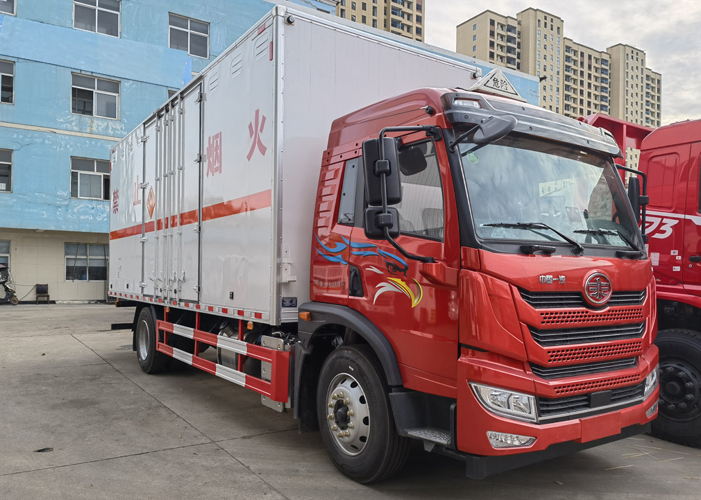 解放6.8米10噸爆破器材運(yùn)輸車 解放民爆車